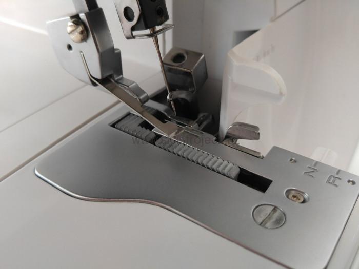 overlock Lada 700 D + dárek 5 patek
